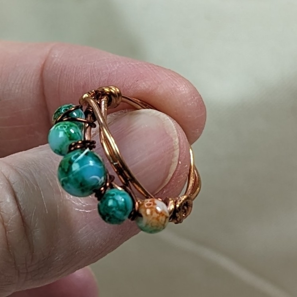 Elegant Green and Gold Beaded Ring